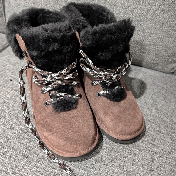 UGG Classic Mini Alpine Lace - Picture 9 of 11
